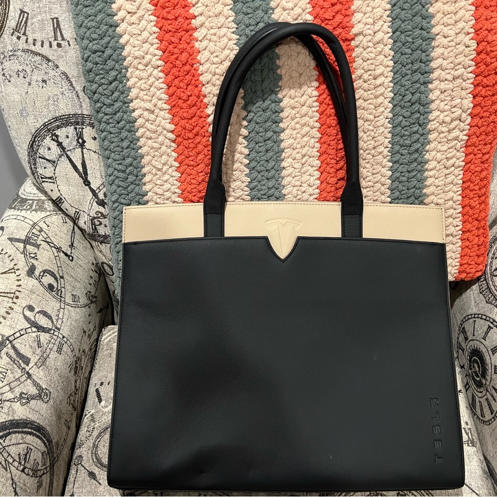 Tesla Aurland Tote